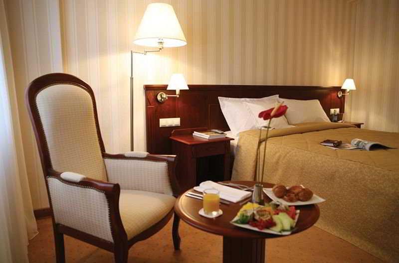 Ramada Hotel & Suites By Wyndham Bucharest North Extérieur photo