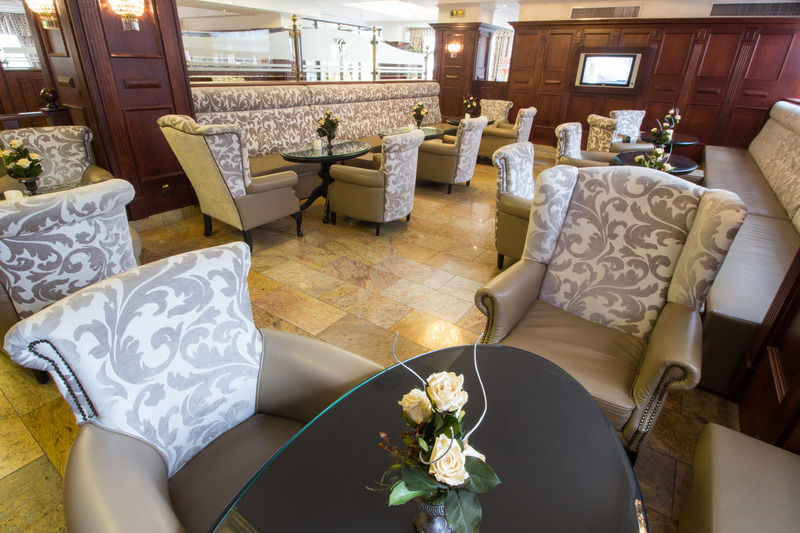 Ramada Hotel & Suites By Wyndham Bucharest North Extérieur photo