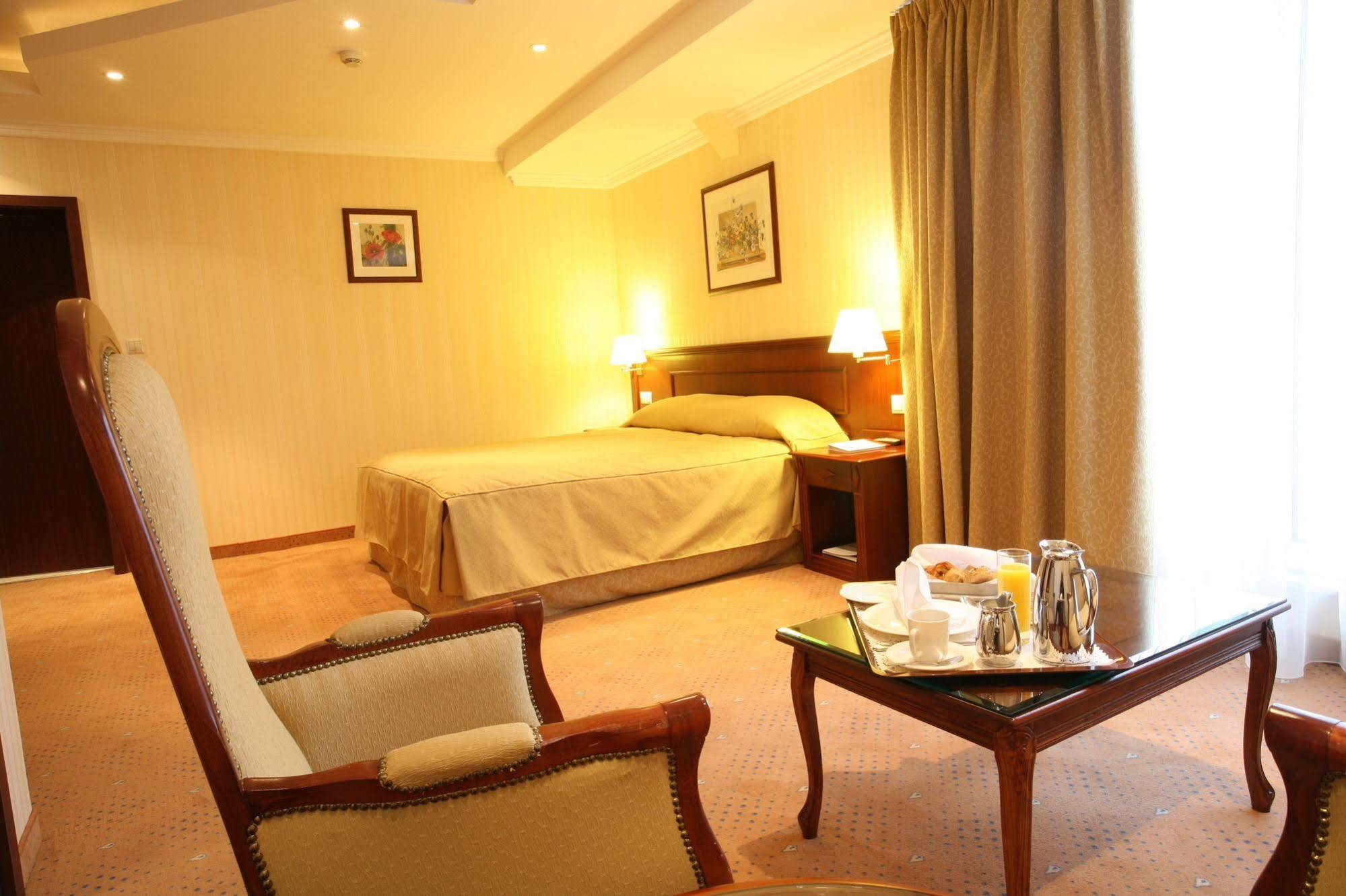 Ramada Hotel & Suites By Wyndham Bucharest North Extérieur photo