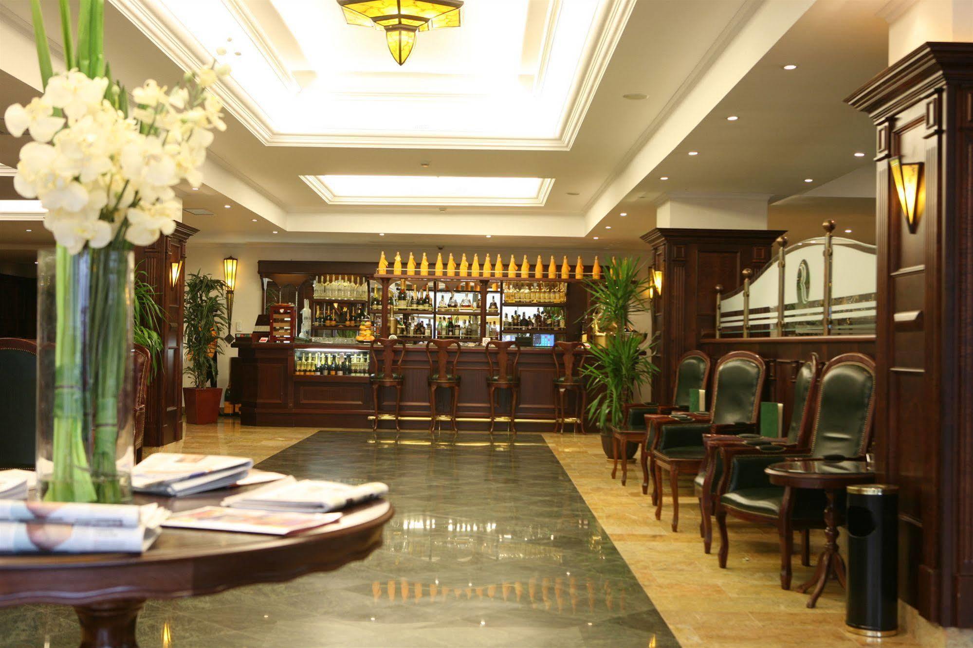 Ramada Hotel & Suites By Wyndham Bucharest North Extérieur photo